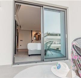 3 bedroom penthouse apartment with pool in Chania town, sleeps 6